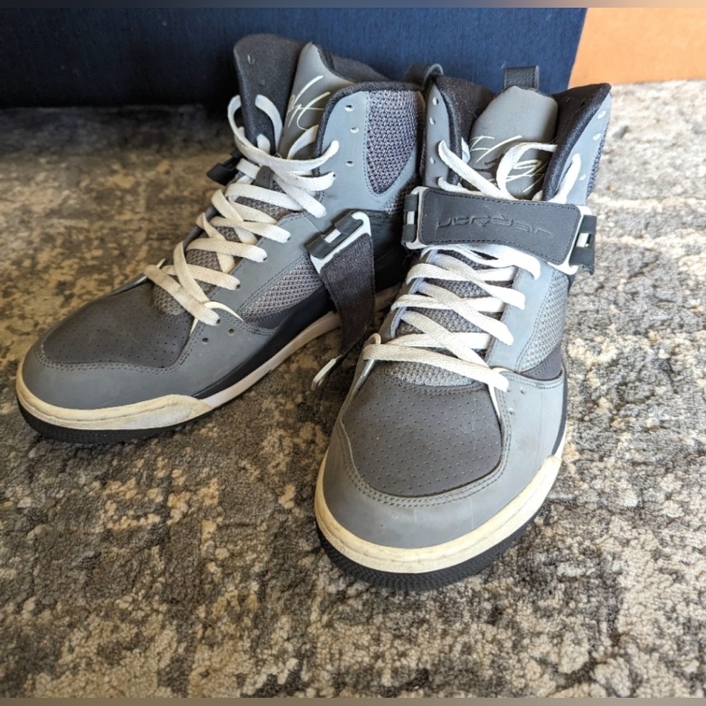 EUC Air Jordan Flight 45 size 11 - Picture 1 of 5